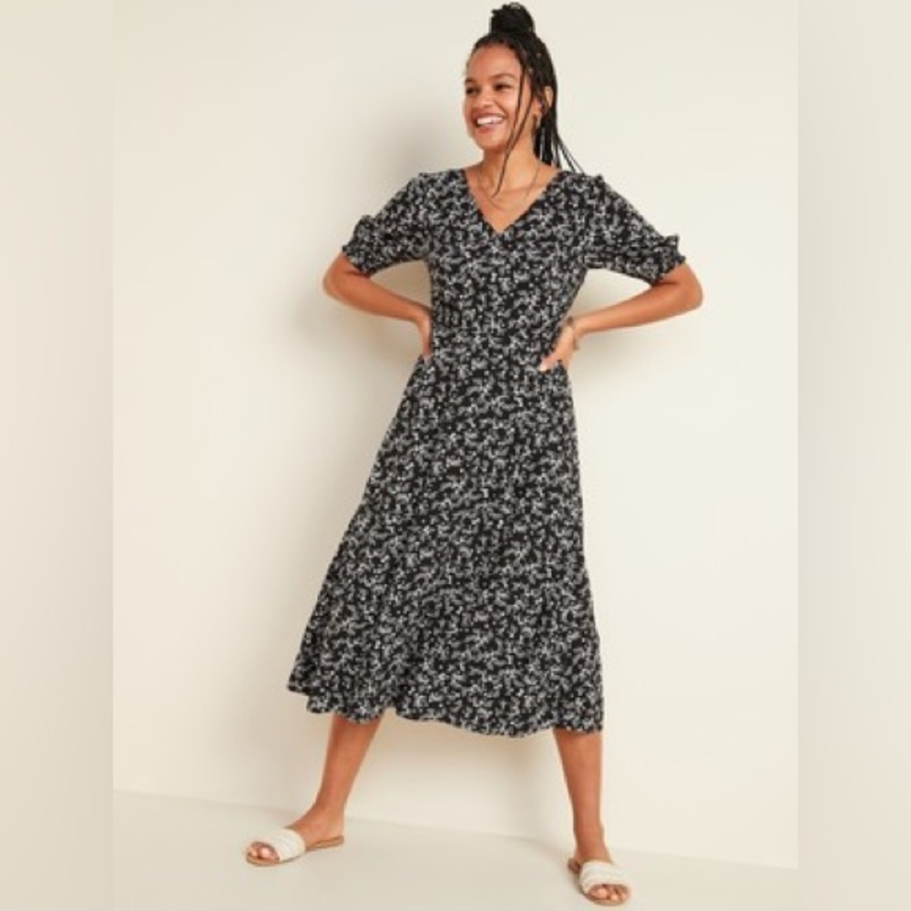 NWT Old Navy Shortsleeved Fit + Flare Woven V-neck Dress Black Floral Medium